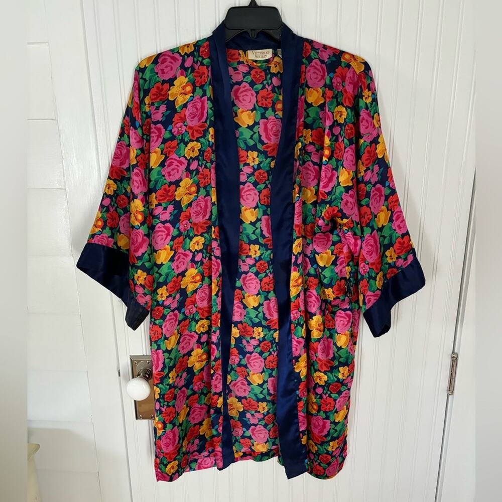 Vintage Gold Tag Victoria’s Secret Floral Flowy Lightweight Robe